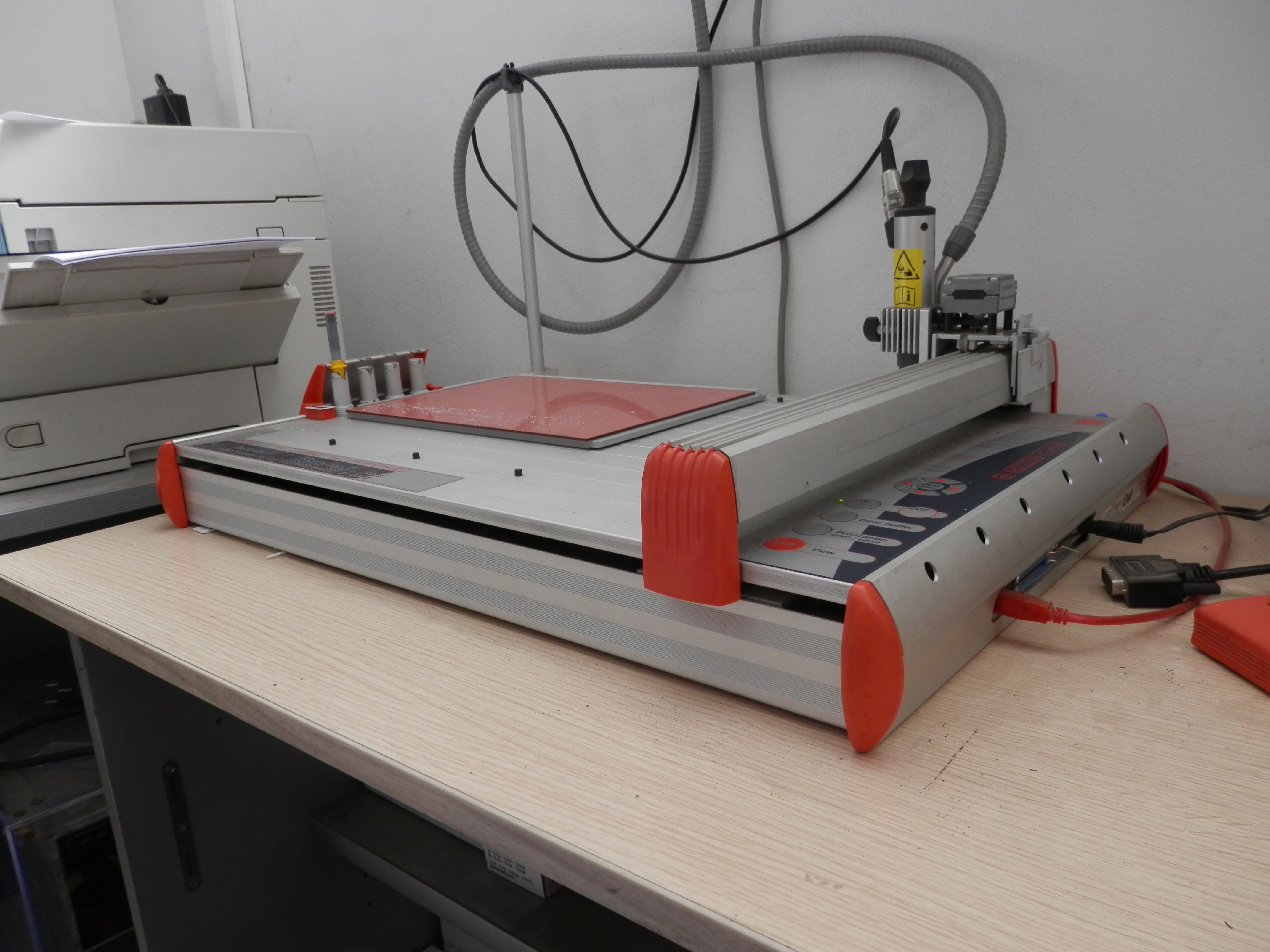 Nuevo plotter multifunción para rotulación y marcado.